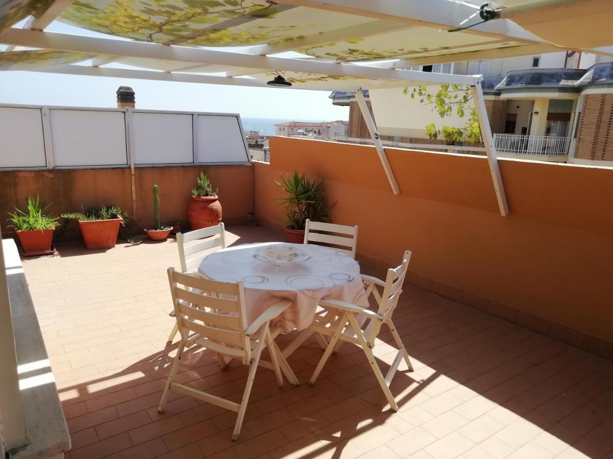 Terrazza Con Vista Leilighet Nettuno Eksteriør bilde
